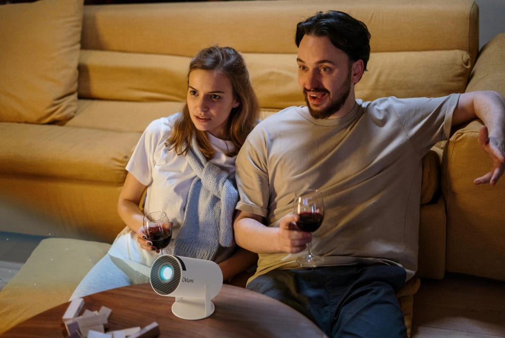 Oklumi™ Portable Projection Screen